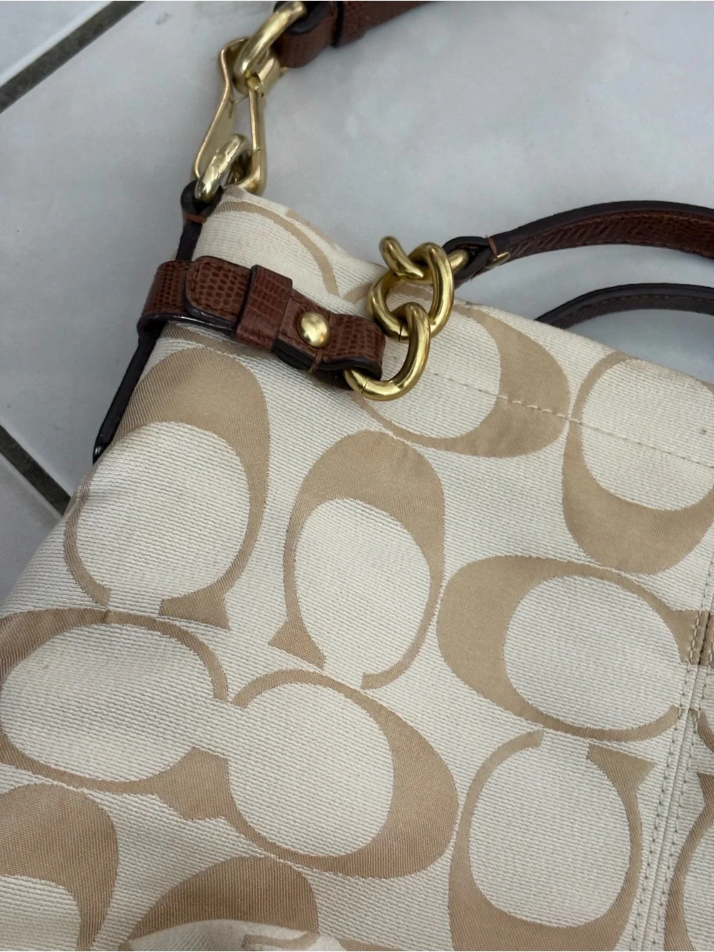 Coach Signature Canvas Shoulder Bag in Khaki/Chalk